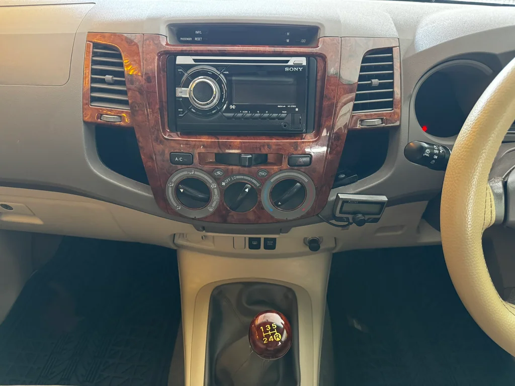 2006 Toyota Fortuner 4.0 V6 4X2 Manual – photo 14