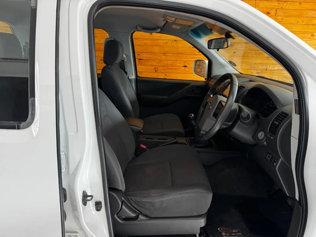 2012 Nissan Navara 2.5dCi Double Cab LE – photo 5