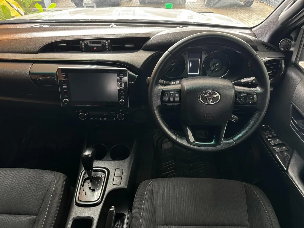 2021 Toyota Hilux 2.8GD-6 Double Cab Legend Auto – photo 18