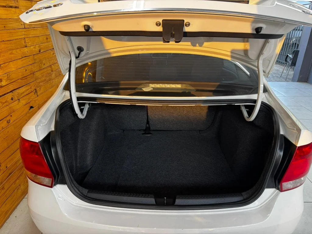 2014 Volkswagen Polo Sedan 1.6 Comfortline – photo 16
