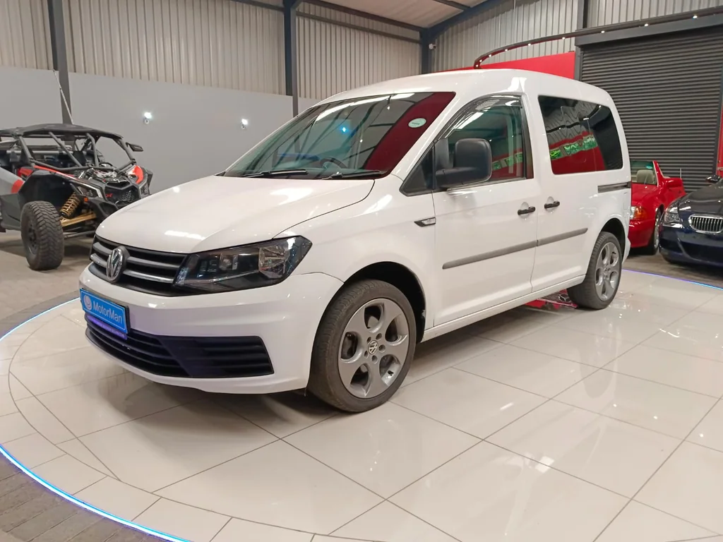 2018 Volkswagen Caddy 1.6 CrewBus Manual – photo 2