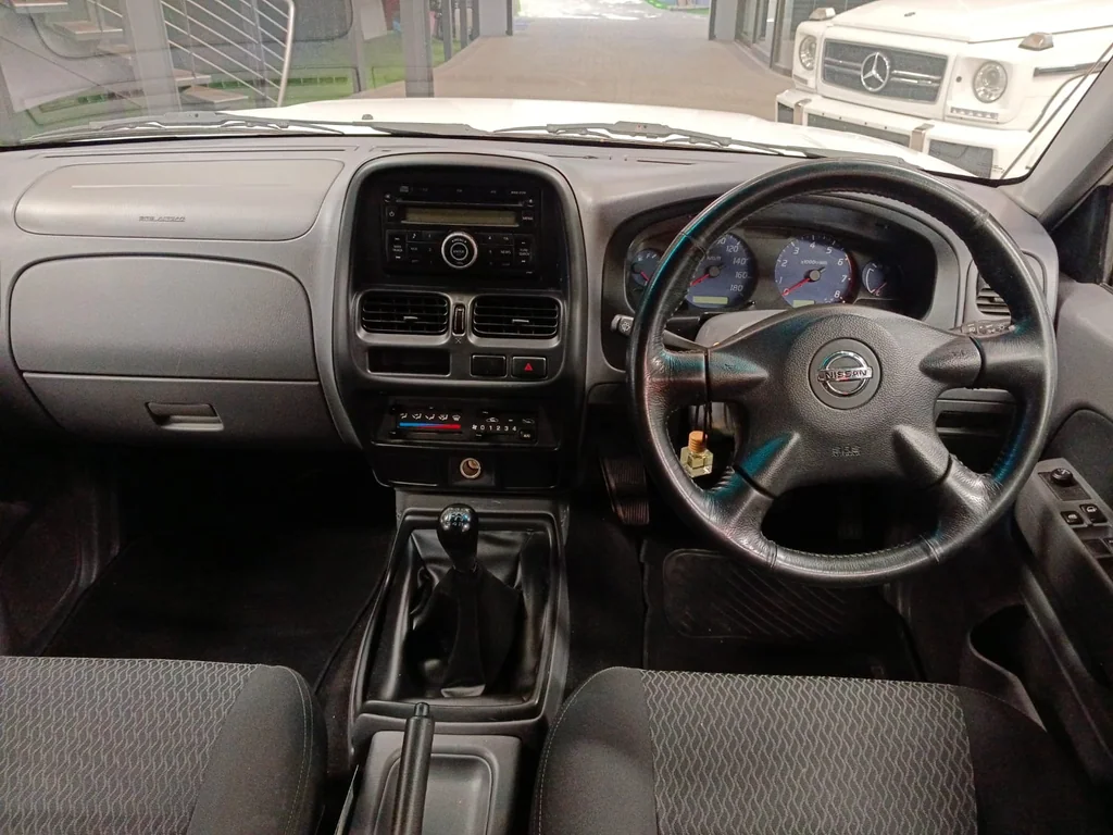 2019 Nissan NP300 Hardbody 2.4i Double Cab Hi-Rider Manual – photo 10