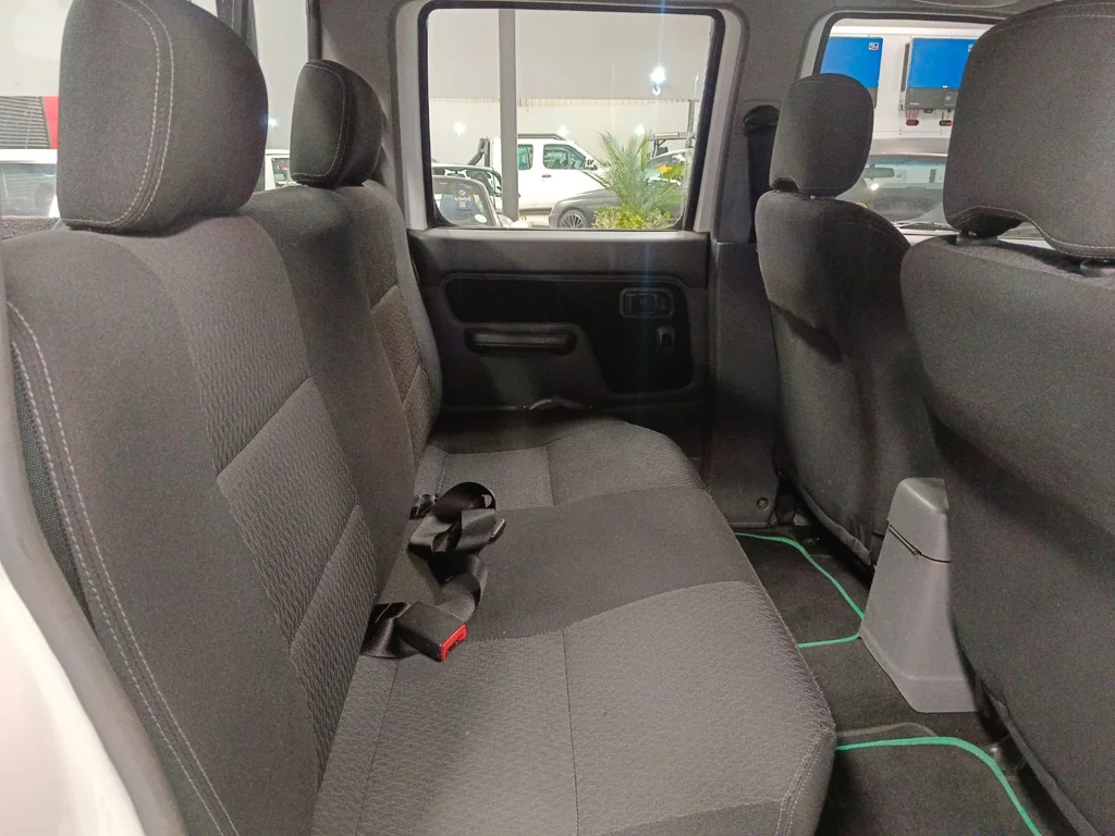 2019 Nissan NP300 Hardbody 2.4i Double Cab Hi-Rider Manual – photo 12