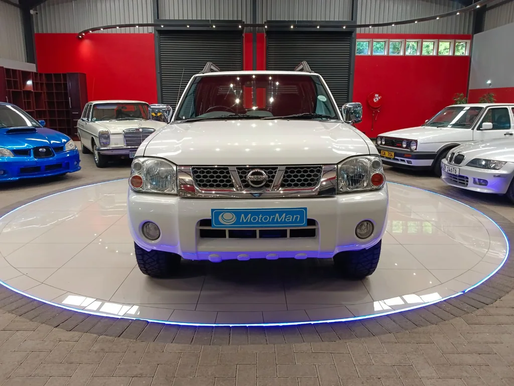 2019 Nissan NP300 Hardbody 2.4i Double Cab Hi-Rider Manual – photo 2