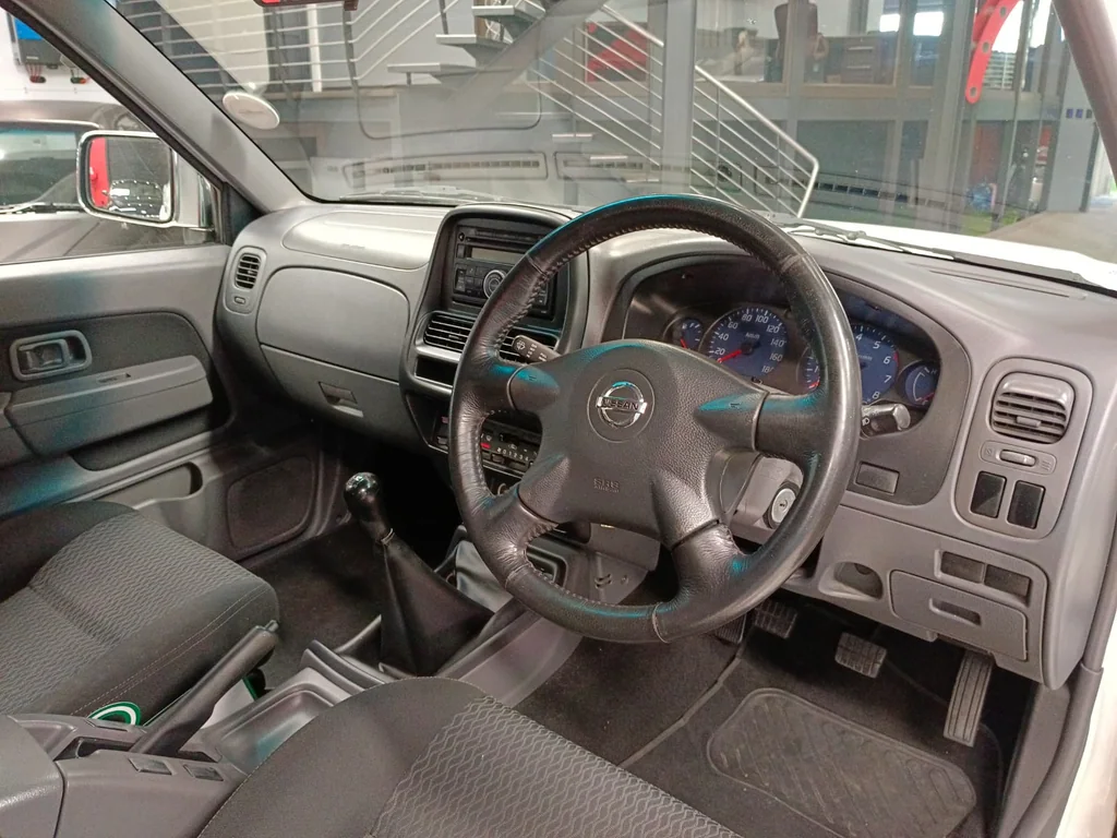 2019 Nissan NP300 Hardbody 2.4i Double Cab Hi-Rider Manual – photo 9