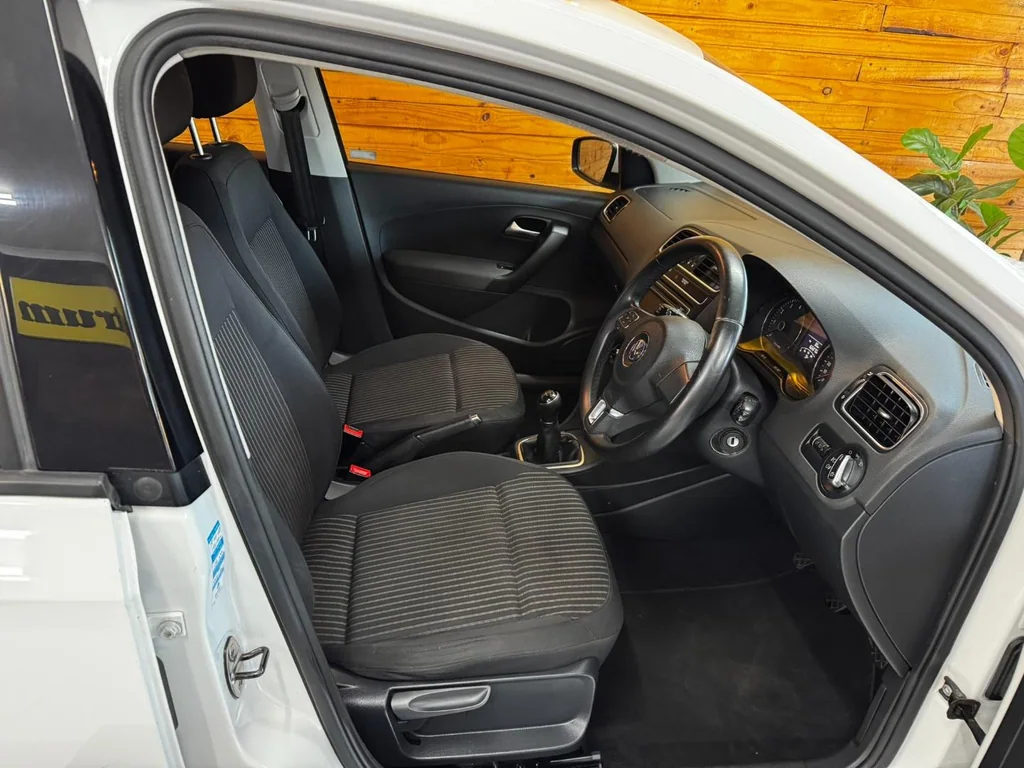 2014 Volkswagen Polo Sedan 1.6 Comfortline – photo 14