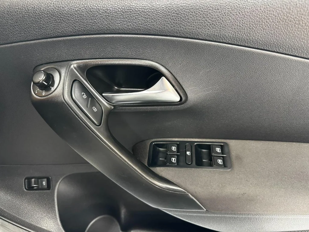 2014 Volkswagen Polo Sedan 1.6 Comfortline – photo 17
