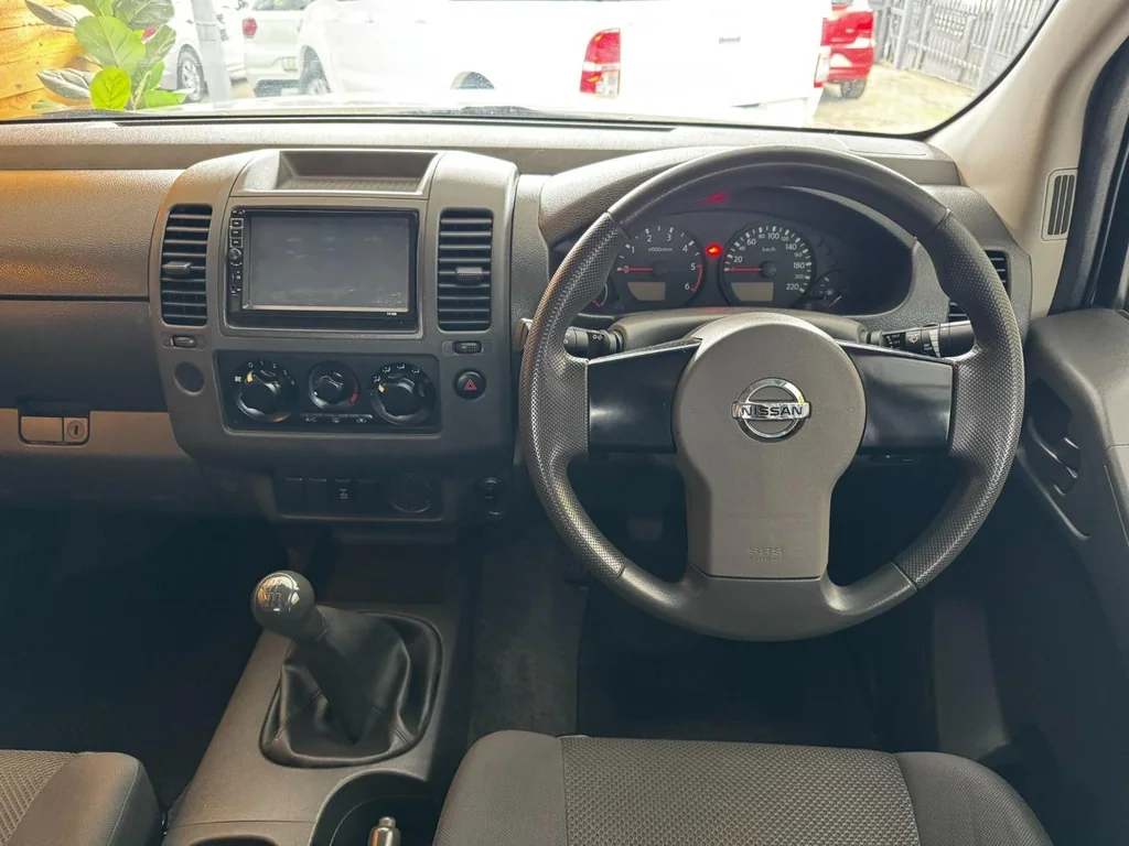 2012 Nissan Navara 2.5dCi Double Cab LE – photo 10