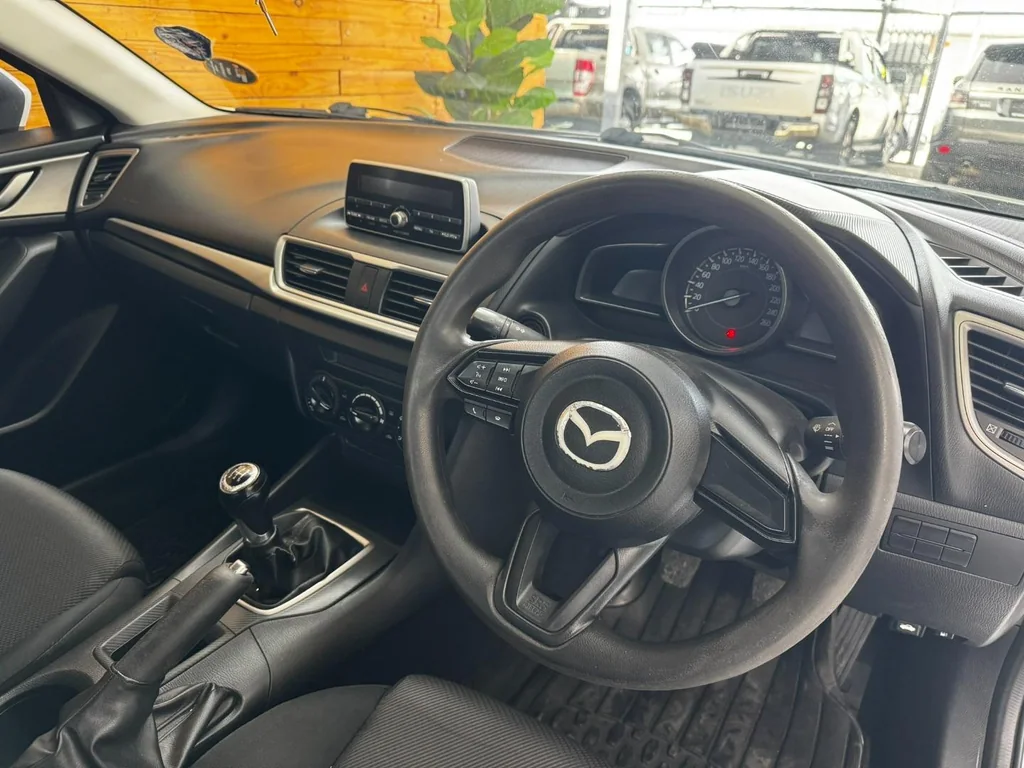 2017 Mazda Mazda3 Sedan 1.6 Original – photo 12